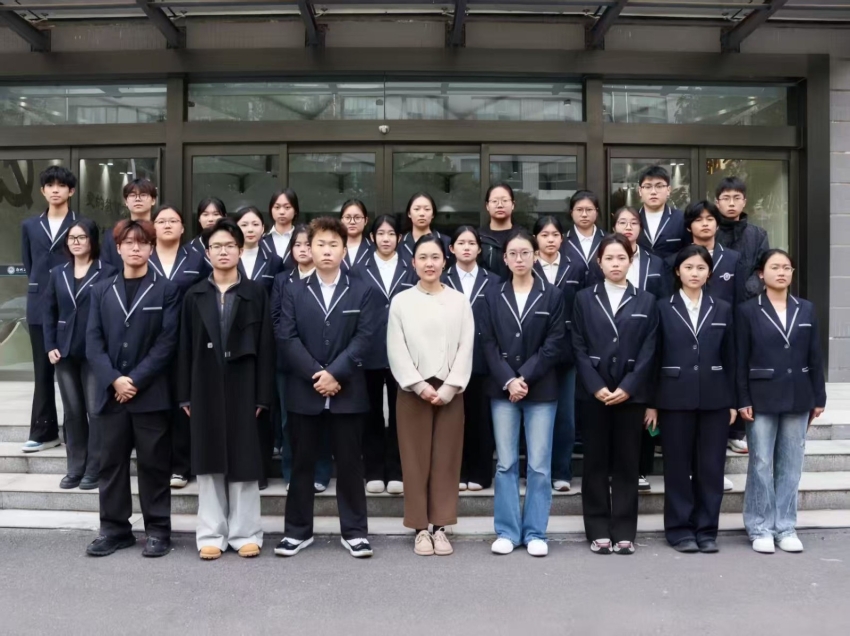 郑州工商学院召开第一届校工会学助团换届大会