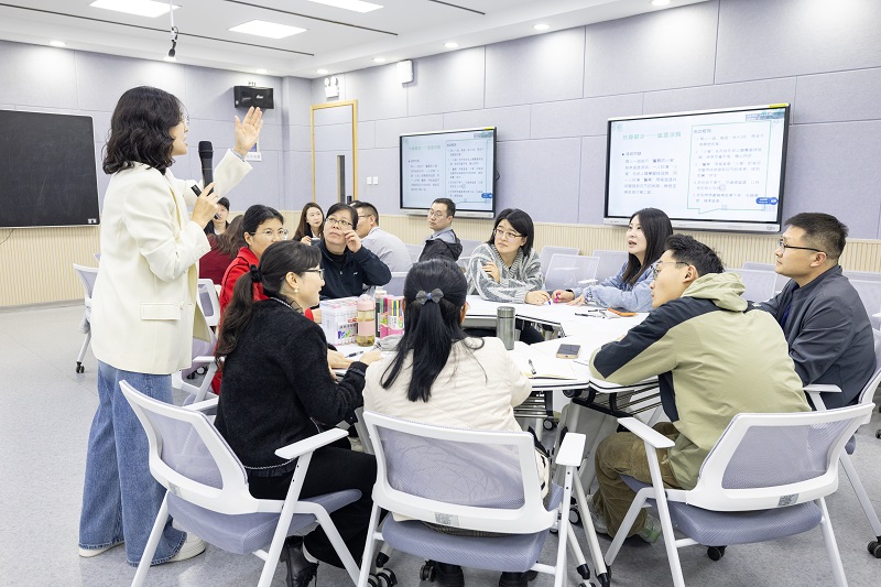 以画润心 以团聚力——基础教学部工会成功举办教师绘画心理成长团体辅导培训